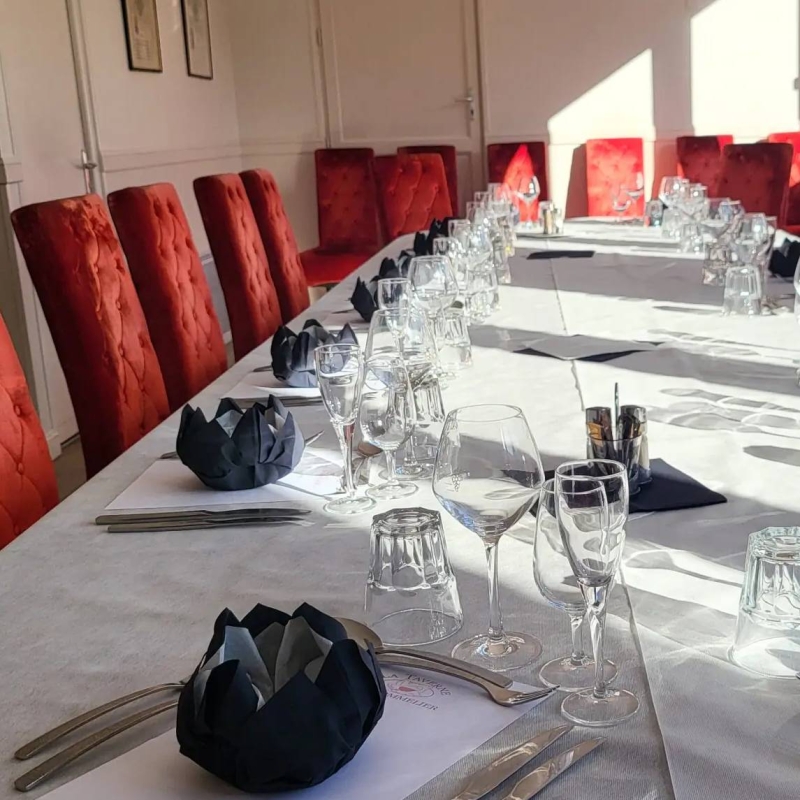 Salle de réunion - La Taverne Du Sommelier - restaurant TULLE - Salle de réunion Tulle - Salle Reunion Tulle - Salle séminaire Tulle - Location salle Tulle - Teambuilding Tulle - Cave a vin Tulle