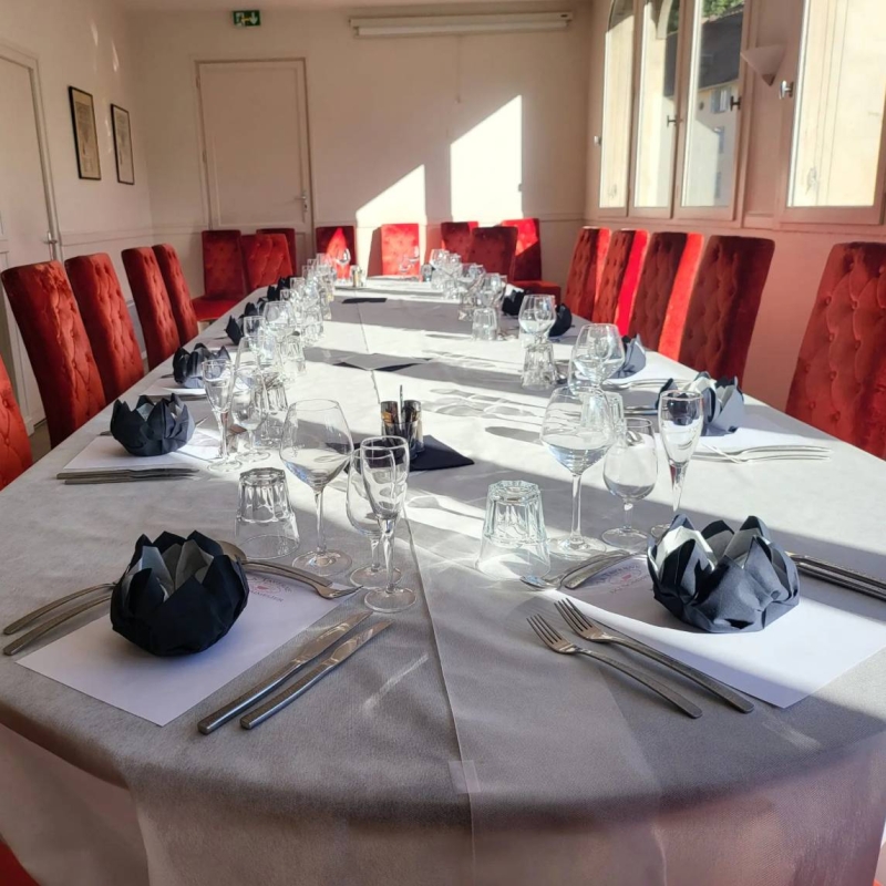 Salle de réunion - La Taverne Du Sommelier - restaurant TULLE - Salle de réunion Tulle - Salle Reunion Tulle - Salle séminaire Tulle - Location salle Tulle - Teambuilding Tulle - Bar Tulle